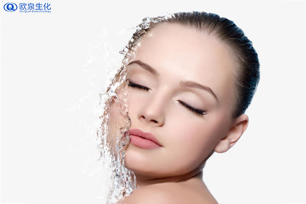 为什么水分对你的皮肤如此重要？