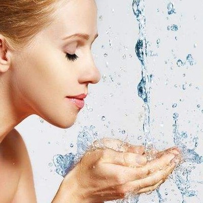 欧泉化妆品厂家分享补水技巧