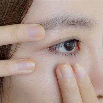 眼部精华液4大要点让眼部问题滚开